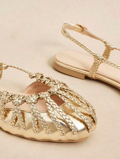 Rosivie صندل نسائي مسطح، حذاء مسطح بحزام منسوج ذهبي مغلق من الأمام