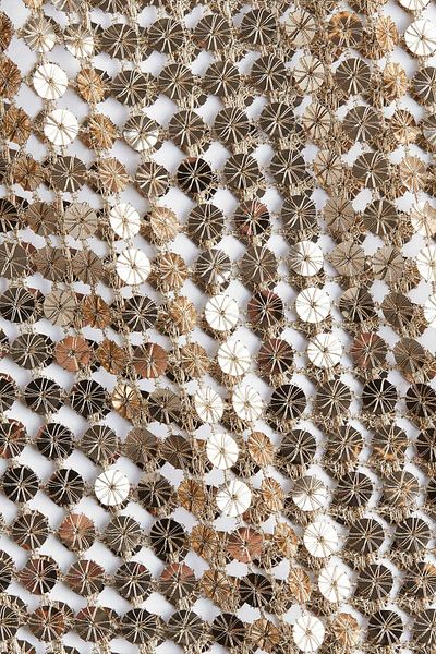 بلوزة مطرزة بالترتر