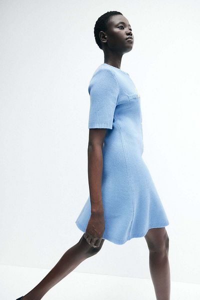 فستان محبوك بأزرار أمامية