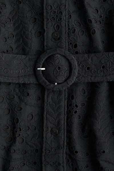 فستان قميص مطرز باللغة الإنجليزية