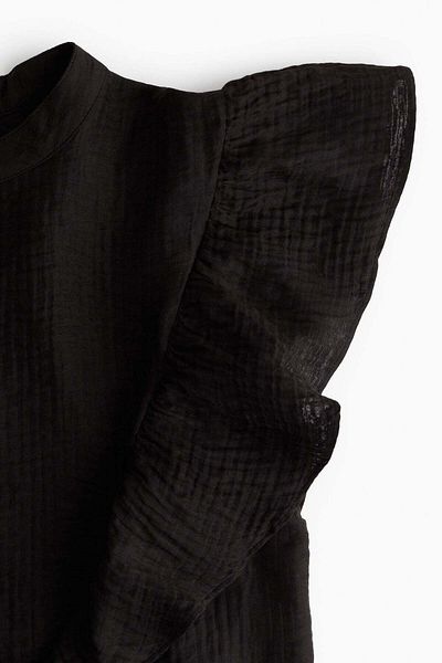 بلوزة مزينة بالكشكشة