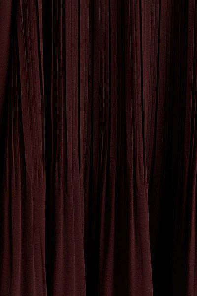 فستان بليسيه برباط على الرقبة