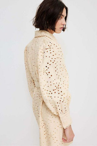 فستان قميص مطرز باللغة الإنجليزية