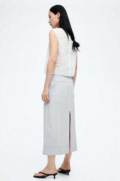 بلوزة مطرزة شفافة