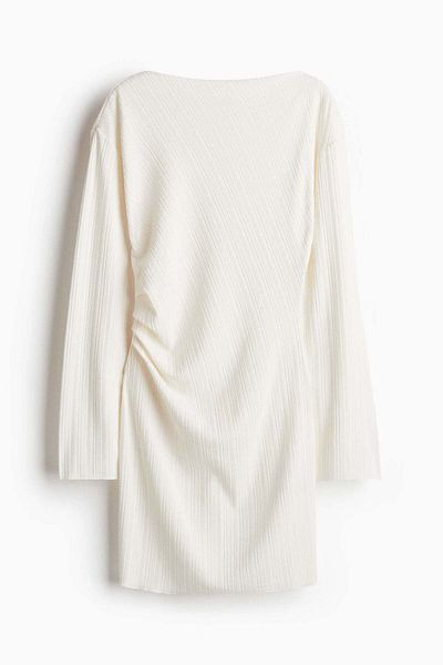 فستان ضيق منسدل