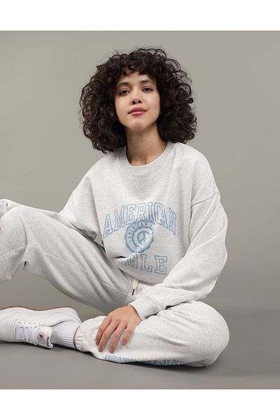 سترة برقبة دائرية من AE Graphic U-1457-2126 American Eagle