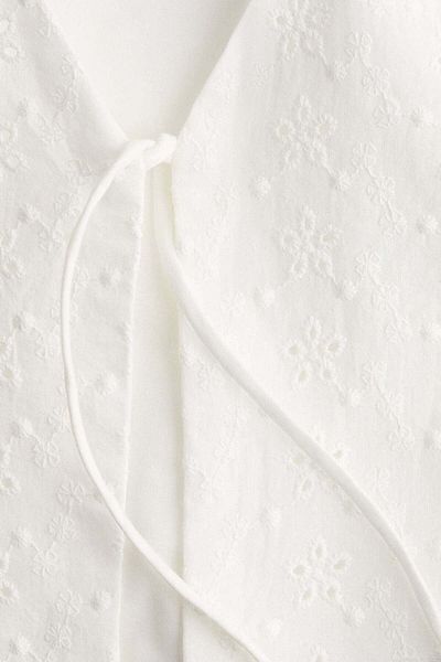 بلوزة ملفوفة برقبة على شكل حرف H