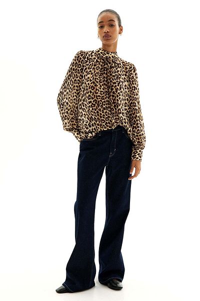 بلوزة منقوشة