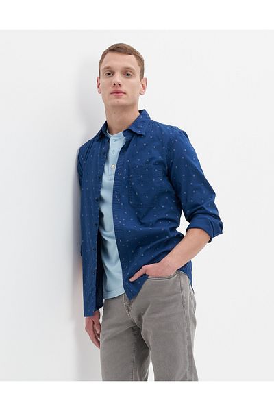 قميص AE مطبوع بقصة ضيقة U-0153-2361-410 American Eagle