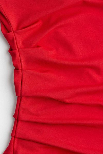 فستان ضيق منسدل