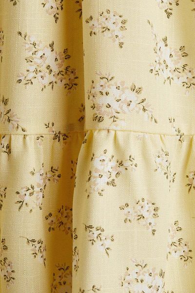 فستان بأكمام منفوخة