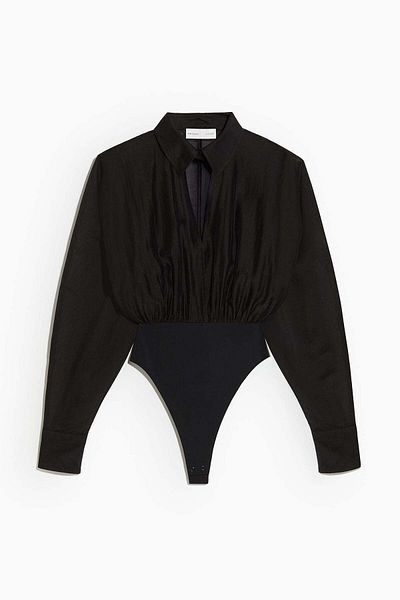 جسم بجزء علوي من القميص