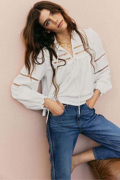 بلوزة كبيرة الحجم مزينة بالكشكشة