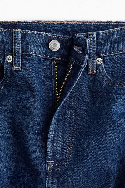 بنطلون جينز ضيق ومستقيم القصة حتى الكاحل