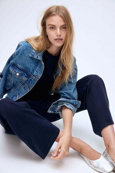 بنطال رياضي واسع