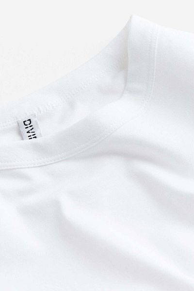 قميص بأكمام طويلة