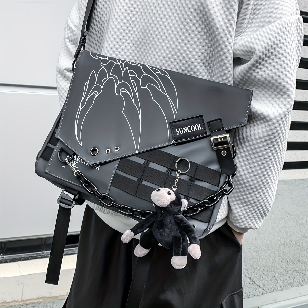 حقيبة كتف كبيرة السعة مع زخرفة سلسلة ومشبك - حزام قابل للتعديل، متعددة الاستخدامات للسفر والجامعة والتنقل - هدية مثالية لعيد الأب، حقيبة سفر|حقيبة سلسلة|إغلاق سحاب متين، حقيبة كتف كبيرة