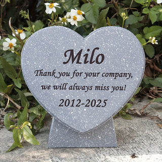 مقعد تذكاري على شكل قلب للحيوانات الأليفة - تصميم قلب لامع من الراتنج المطلوب بتصميم قلب على شكل قلب، مثالي لتزيين الحديقة الخارجية، تذكير بفقد الحيوانات الأليفة | تصميم على شكل قلب | خيار نقش خاص، هدايا تذكارية للحيوانات الأليفة