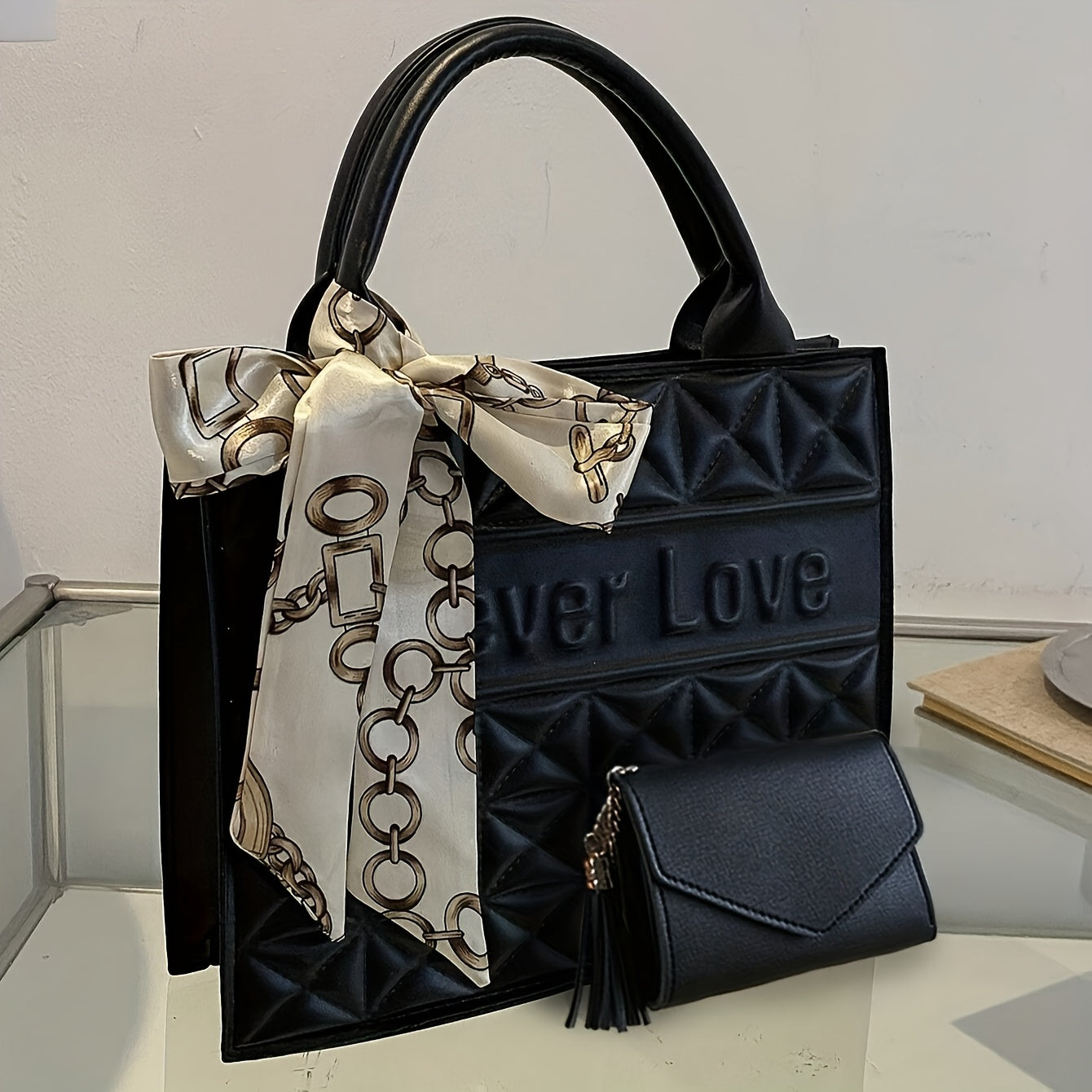 مجموعة من حقيبة مربعة مكونة من قطعتين مع نماذج مبطنة، وشارف مصنوع يدويًا مع محفظة صغيرة، وحقيبة يد كبيرة السعة أنيقة، وحقيبة كتف ومجموعة محفظة، مثالية للنساء المحترفات في المكتب.