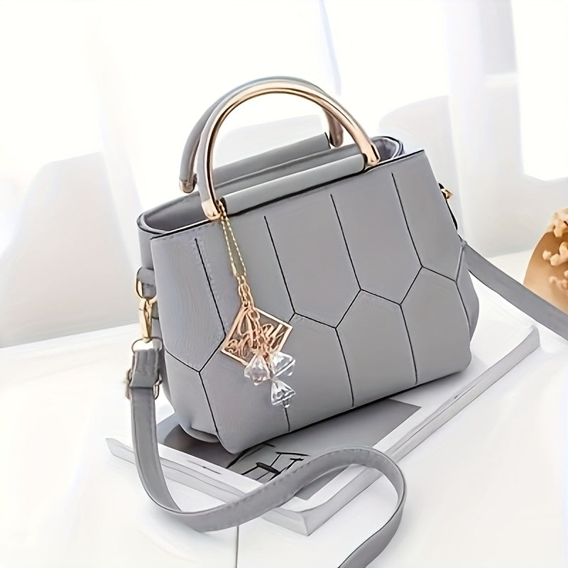 حقيبة كروس أنيقة للنساء، مثالية لاحتياجات اليومية، مع تصميم مخيط، سلسلة ذهبية، وجمجمة حجرية.