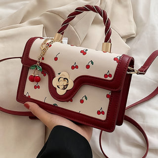 حقيبة يد فاخرة من البولي يوريثان بتصميم مربع متعدد الاستخدامات ونمط كرزية لطيف، مثالية للتسوق أو المواعيد أو كحقيبة كروسبودي، مع تمثيلات كرزية لطيفة.