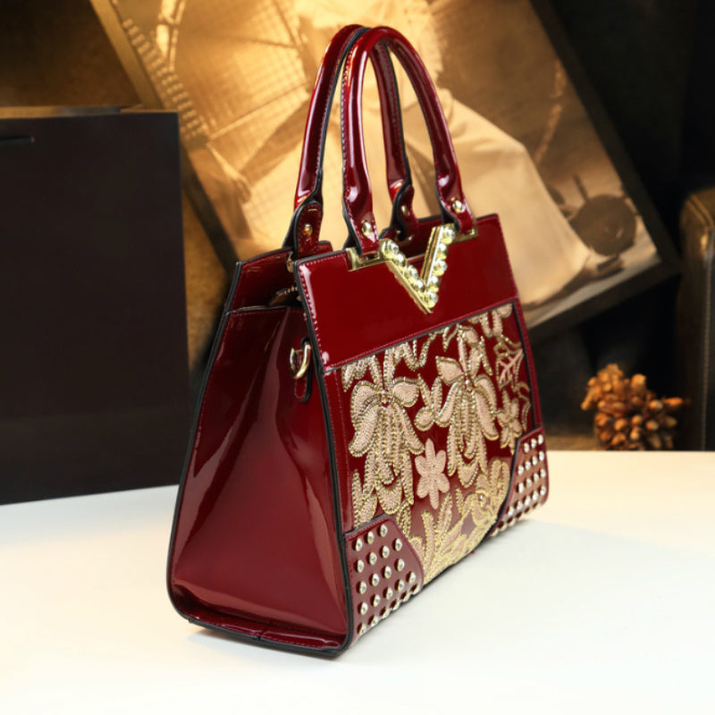 حقيبة يد فاخرة باللون الأحمر المزخرف بالزهور للنساء - سعة كبيرة، حقيبة كتف وكتف متعددة الاستخدامات مع إغلاق بسحاب، حزام قابل للفصل، نمط أوروبي/أمريكي، إكسسوار أنيق | حقيبة بنمط زهري | حقيبة بسحاب قابل للفصل