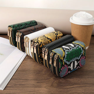 محفظة نسائية أنيقة بتصميم بسيط - محفظة نقود كبيرة السعة بسحاب مزدوج وبطانة بوليستر متينة، ألوان بيج فاتح ورسومات هندسية، مثالية للتنقل اليومي والخروجات العادية، إغلاق بسحاب معدني، تصميم أنيق ومختلف الاستخدامات، حقيبة سفر عصرية