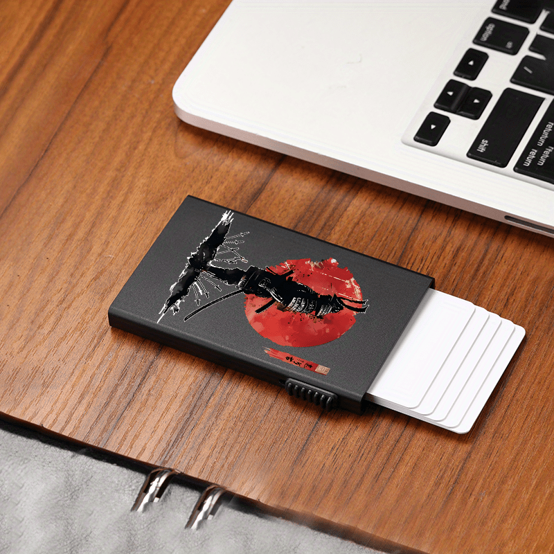 محفظة معدنية من الألومنيوم لحامل البطاقات مع تقنية RFID لحماية البيانات - ساموراي تحت الشمس الحمراء: طباعة الشرف واللون مع حامل بطاقة الائتمان الأوتوماتيكي مع حماية ضد الخدوش والمغناطيس - ملحقات تخزين التصوير الفوتوغرافي التجاري مع إغلاق السناب