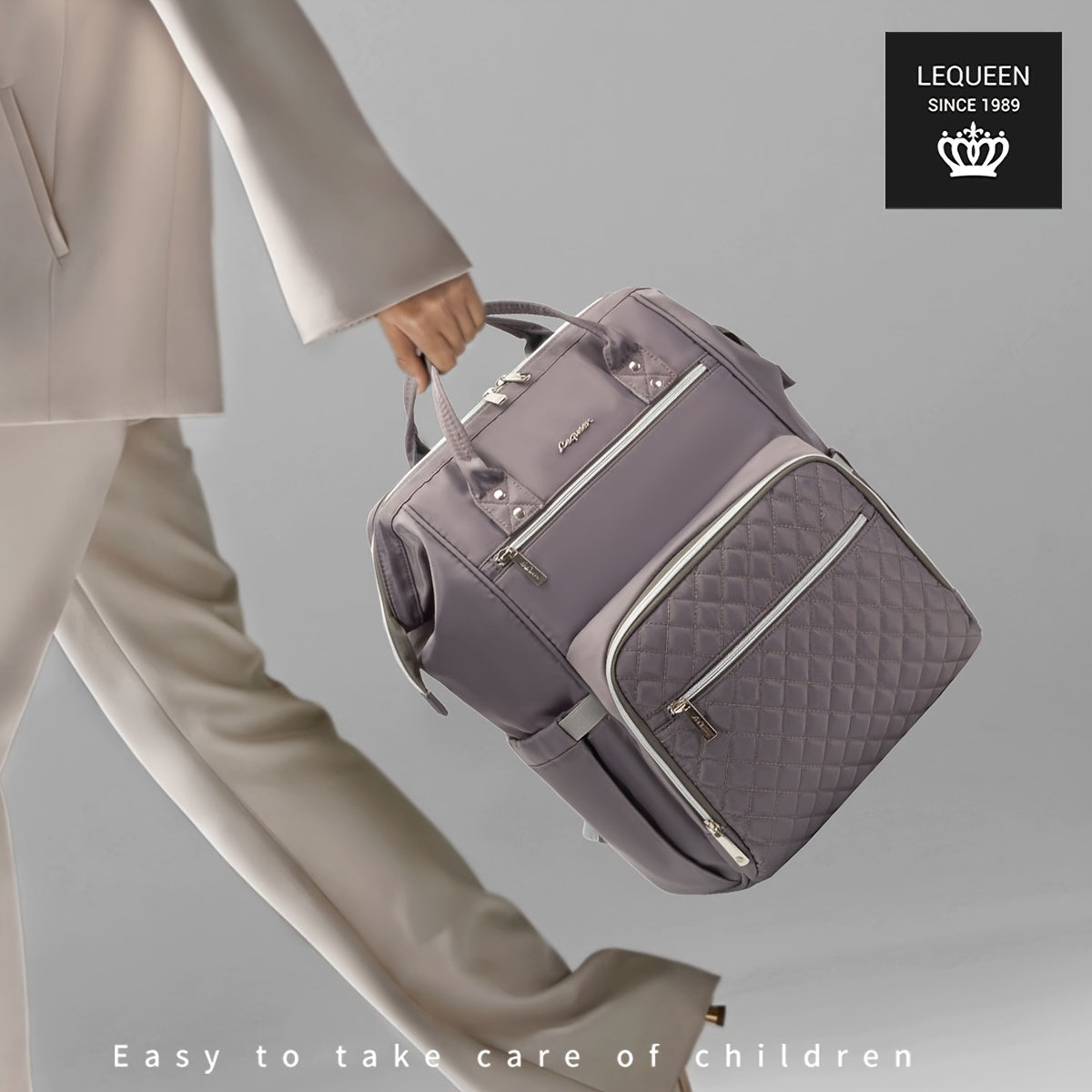 حقيبة ظهر متعددة الوظائف عالية السعة، مثالية للمغامرات الخارجية والتنقل اليومي واحتياجات حقيبة الحفاضات والمزيد. تصميمها المتعدد الاستخدامات يجعلها رفيقًا مثاليًا لرحلات العائلة وتنظيم الضروريات اليومية