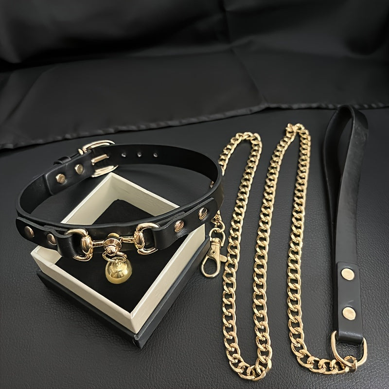 طوق كلب فاخر من Suteyi بأسلوب القوطي الأحمر والأسود مع جرس وسلسلة ذهبية - متين، مضاد للضياع، لملابس العنق الآمنة للحيوانات الأليفة أثناء المشي، Suteyi