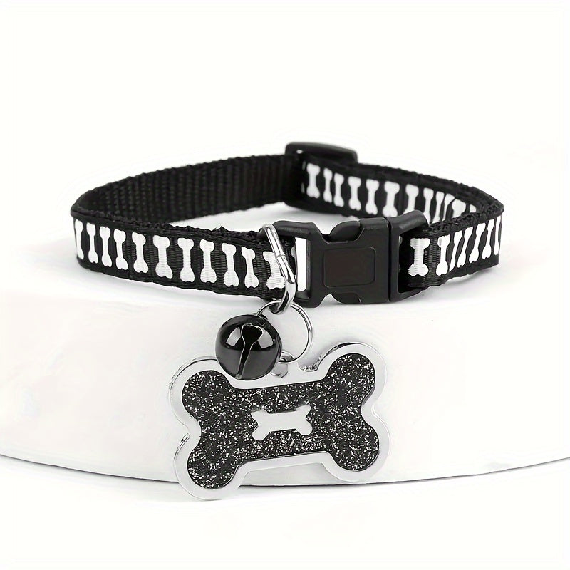 طقم مميز للحيوانات الأليفة يتضمن طوقًا مع وسم عظمة كرتونية وجرس، مُزوَّد بالاسم، الهاتف، العنوان - مصنوع من ألياف البوليستر المتينة، بنقشة بصمة الكف، إكسسوار آمن للقطط والكلاب، وشريط وطوق للكلاب