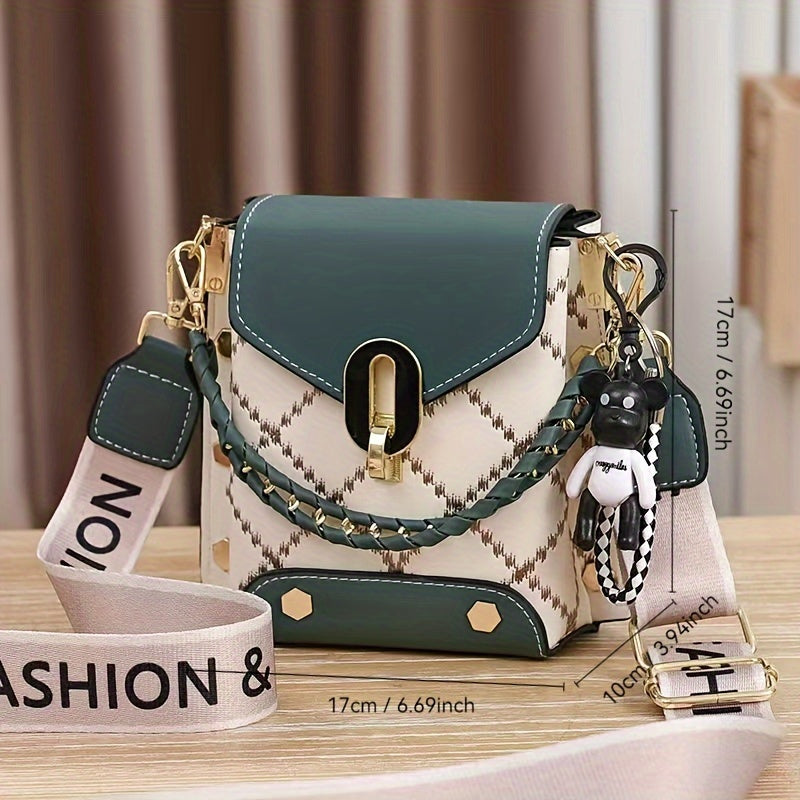 حقيبة كروس صغيرة أنيقة للنساء بتفاصيل مسامير، متعددة الطبقات وخفيفة الوزن، بنقشة هندسية، تصميم أسود وأبيض، حزام كتف قابل للتعديل، أجزاء معدنية بلون ذهبي، حقيبة مربعة مدمجة للاستخدام اليومي