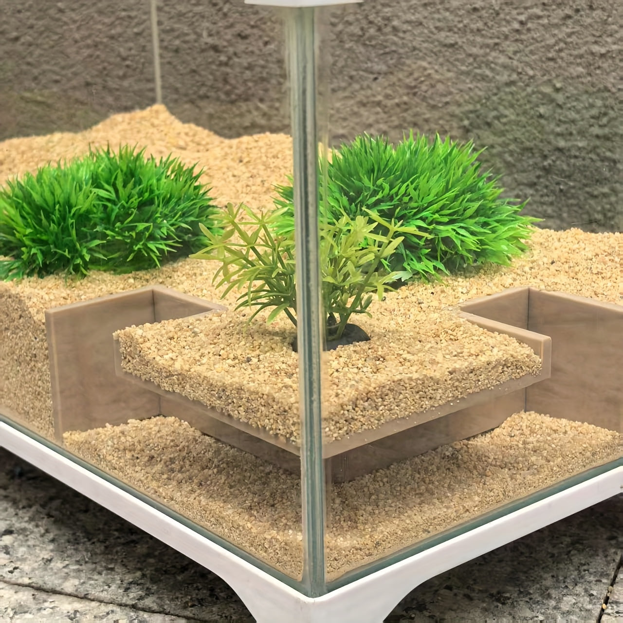 زاوية نفق ديكور الحوض | مخبأ للأسماك من راتنج ABS، مناسب لقتال الأسماك واللواش | منظر طبيعي تحت الماء واقعي تحت عشب أخضر كثيف | موطن مائي متعدد الاستخدامات | ملجأ أسماك متين وآمن | تعزيز البيئة الطبيعية، حديقة ترفيهية تحت الماء | تصميم عصري | أمان للأسماك