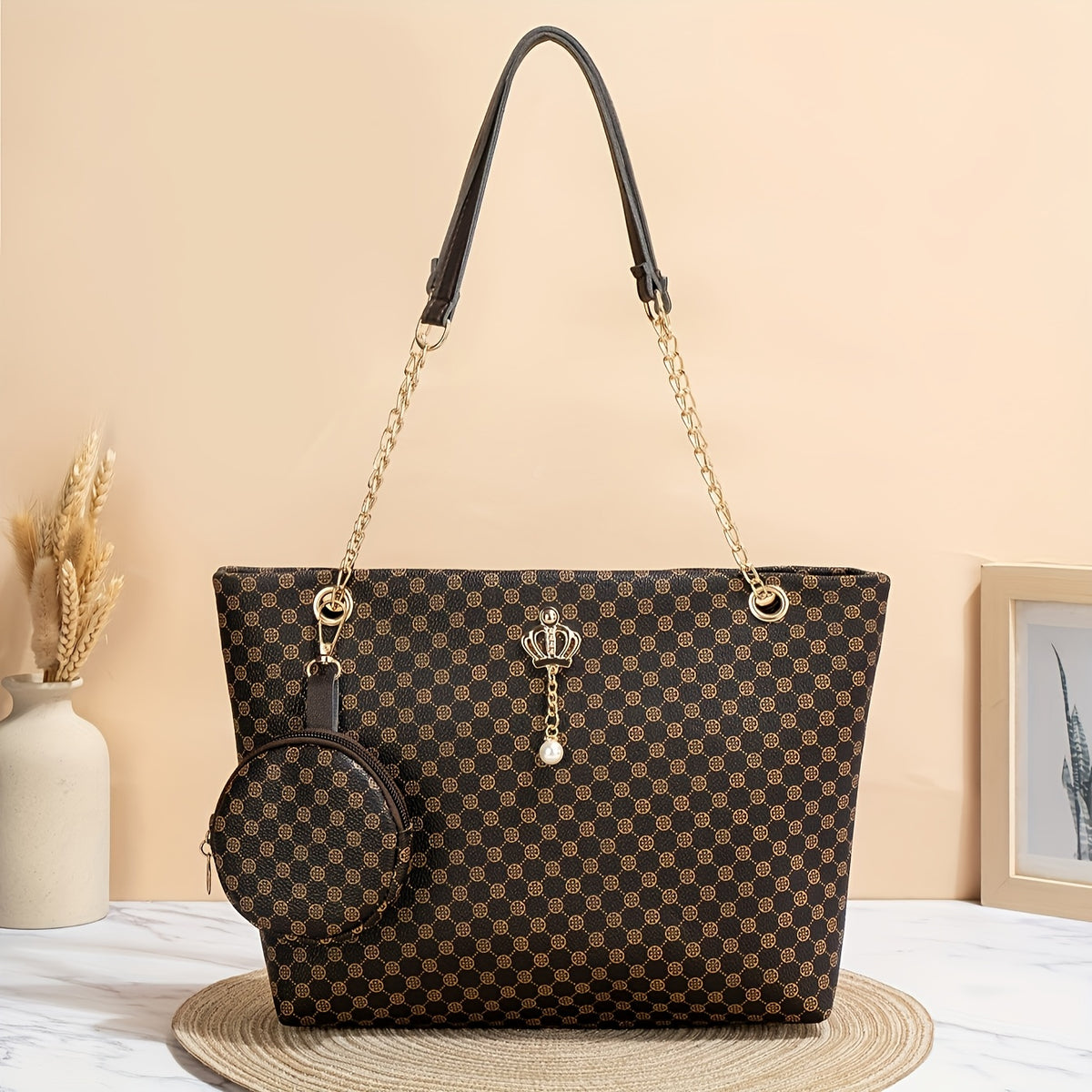 مجموعة من حقيبة الكتف النسائية المكونة من قطعتين، تتضمن حقيبة توت صغيرة مطبوعة بنقاط أنيقة وحقيبة يد بسلسلة زهور كلاسيكية، مصممة بحجم صغير. يرجى طلب طلب إضافي بأسعار متعددة.