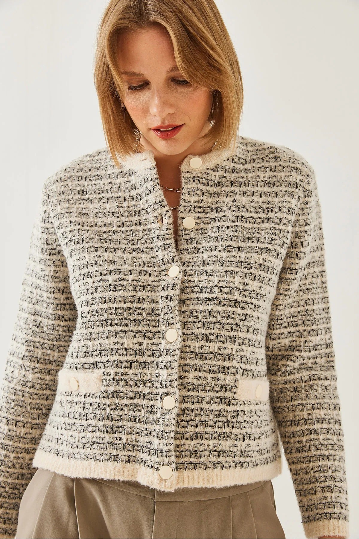 Bianco Lucci سترة نسائية محبوكة بجيب منقوش