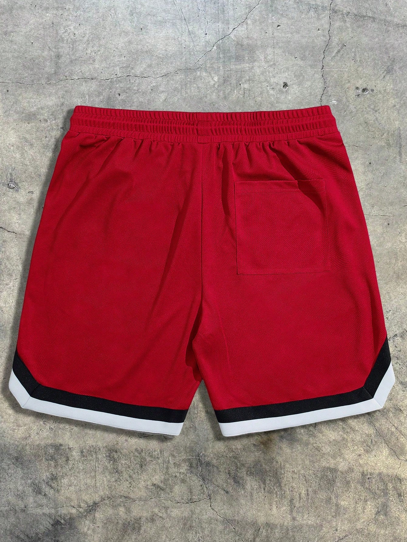 بنطلون قصير مدرز بعبارة رباط خصر للرجال