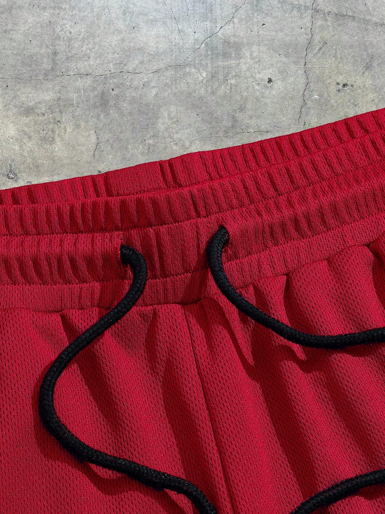 بنطلون قصير مدرز بعبارة رباط خصر للرجال