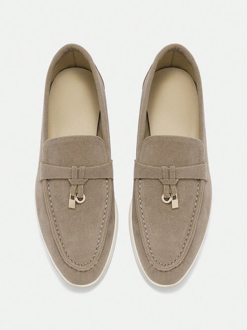 CUCCOO BIZCHIC أحذية نسائية براقة للاستخدام اليومي ذات أصبع حاد وفردية للارتداء في عطلات أعياد الميلاد ورأس السنة الجديدة وفي الخريف والشتاء