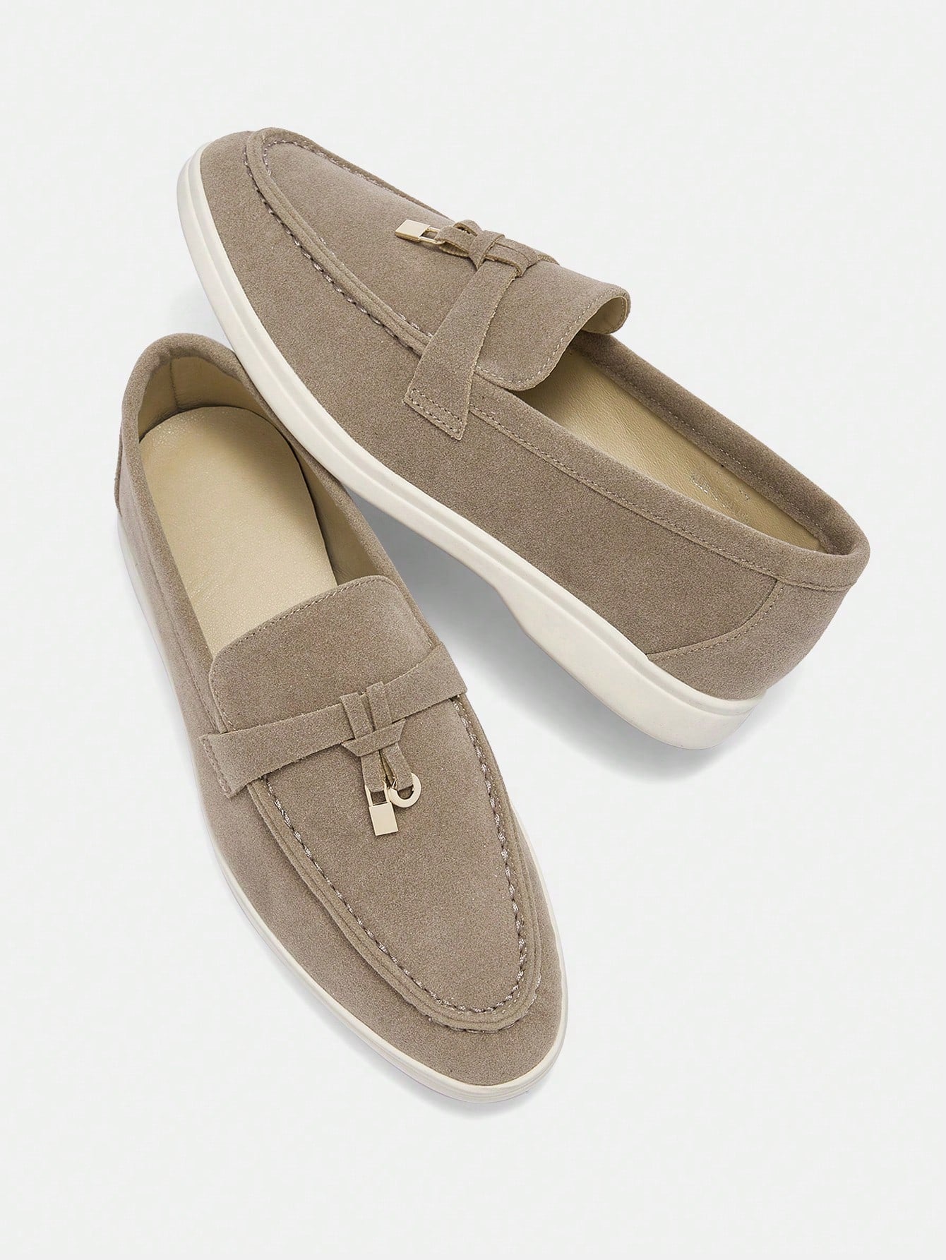 CUCCOO BIZCHIC أحذية نسائية براقة للاستخدام اليومي ذات أصبع حاد وفردية للارتداء في عطلات أعياد الميلاد ورأس السنة الجديدة وفي الخريف والشتاء