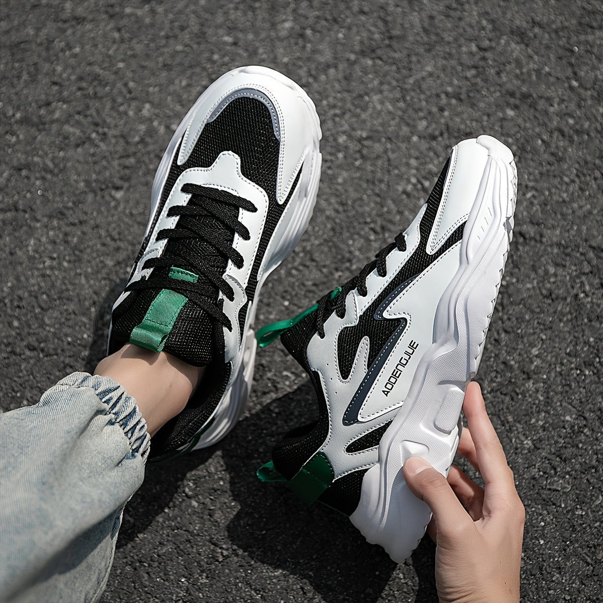 حذاء سنيكرز رجالي خفيف الوزن بتصميم كاجوال