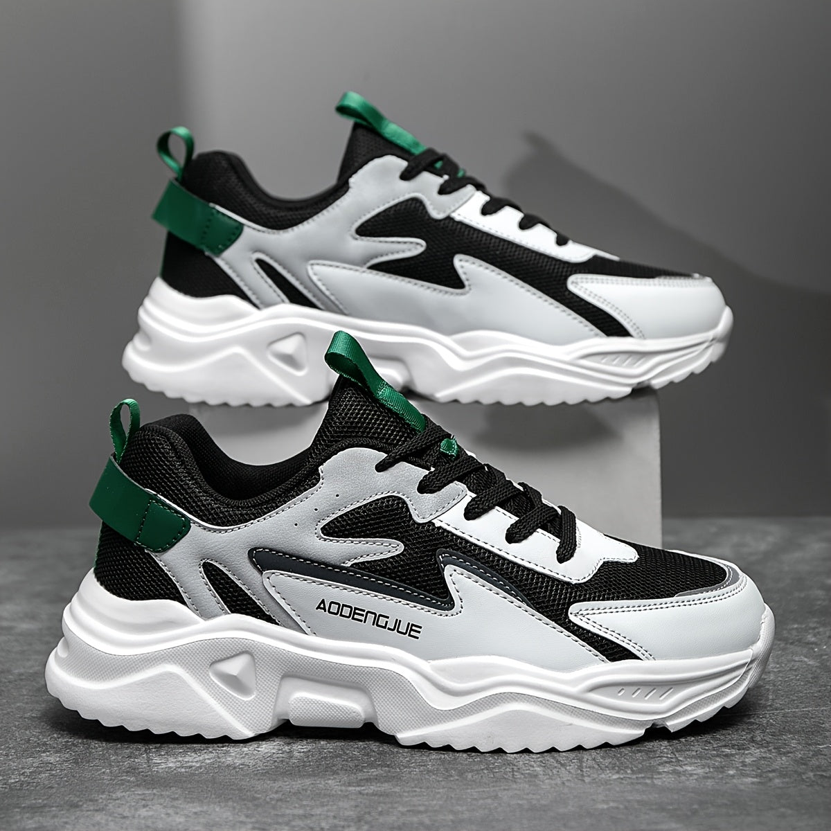 حذاء سنيكرز رجالي خفيف الوزن بتصميم كاجوال