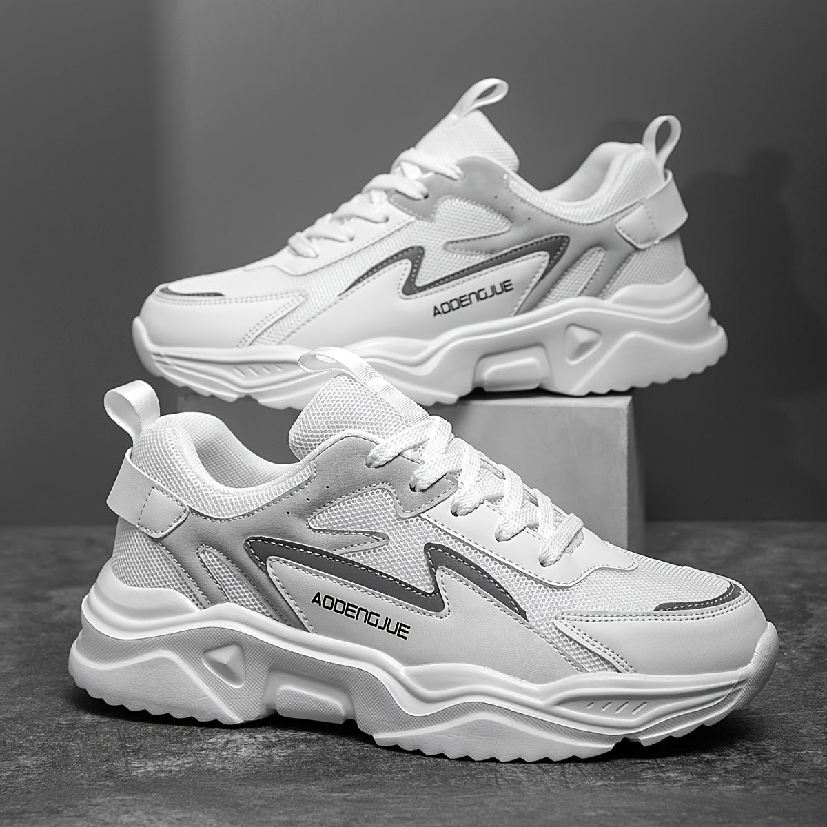 حذاء سنيكرز رجالي خفيف الوزن بتصميم كاجوال