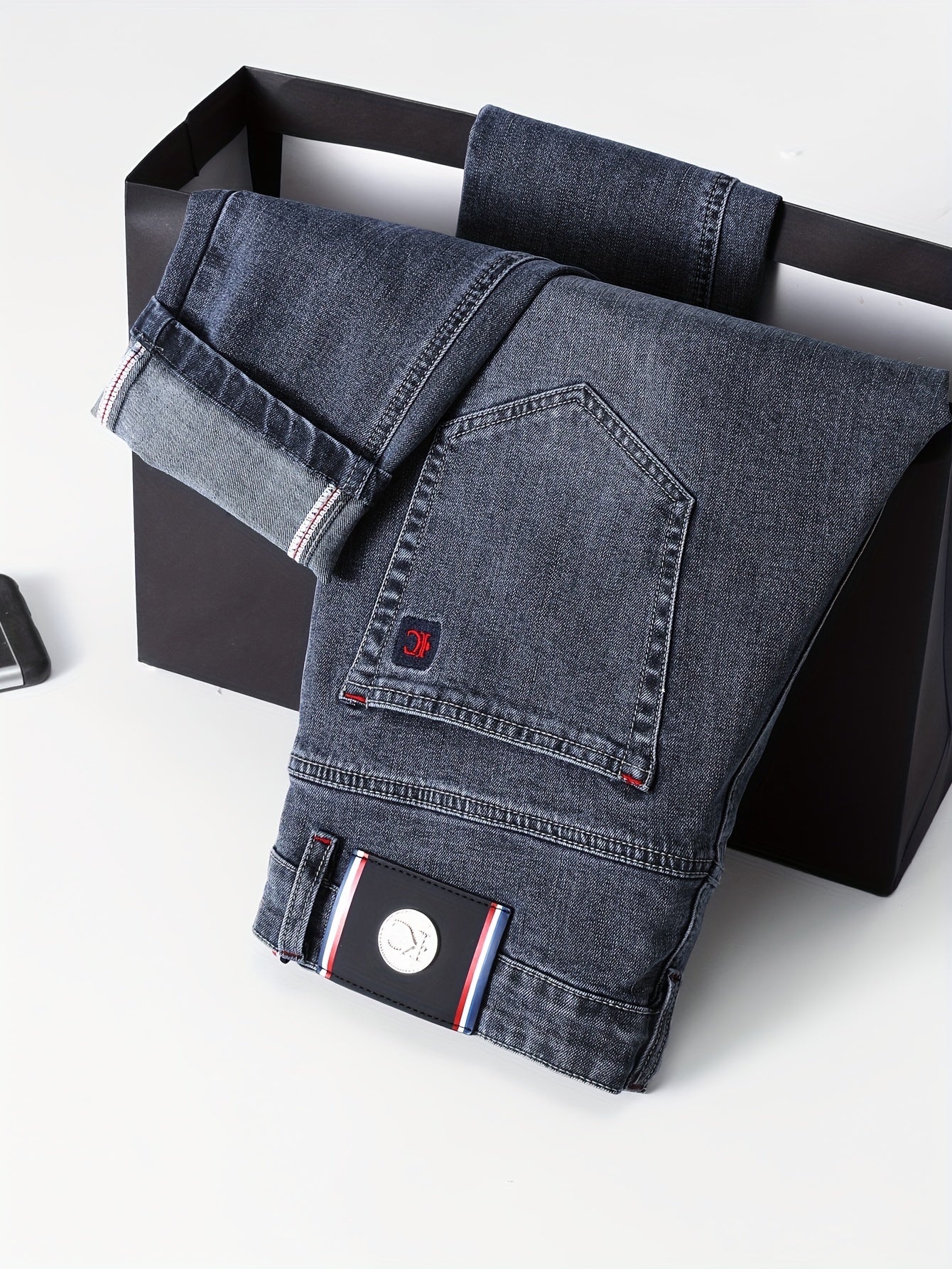 جينز رجالي بقصة ضيقة ومطاطية