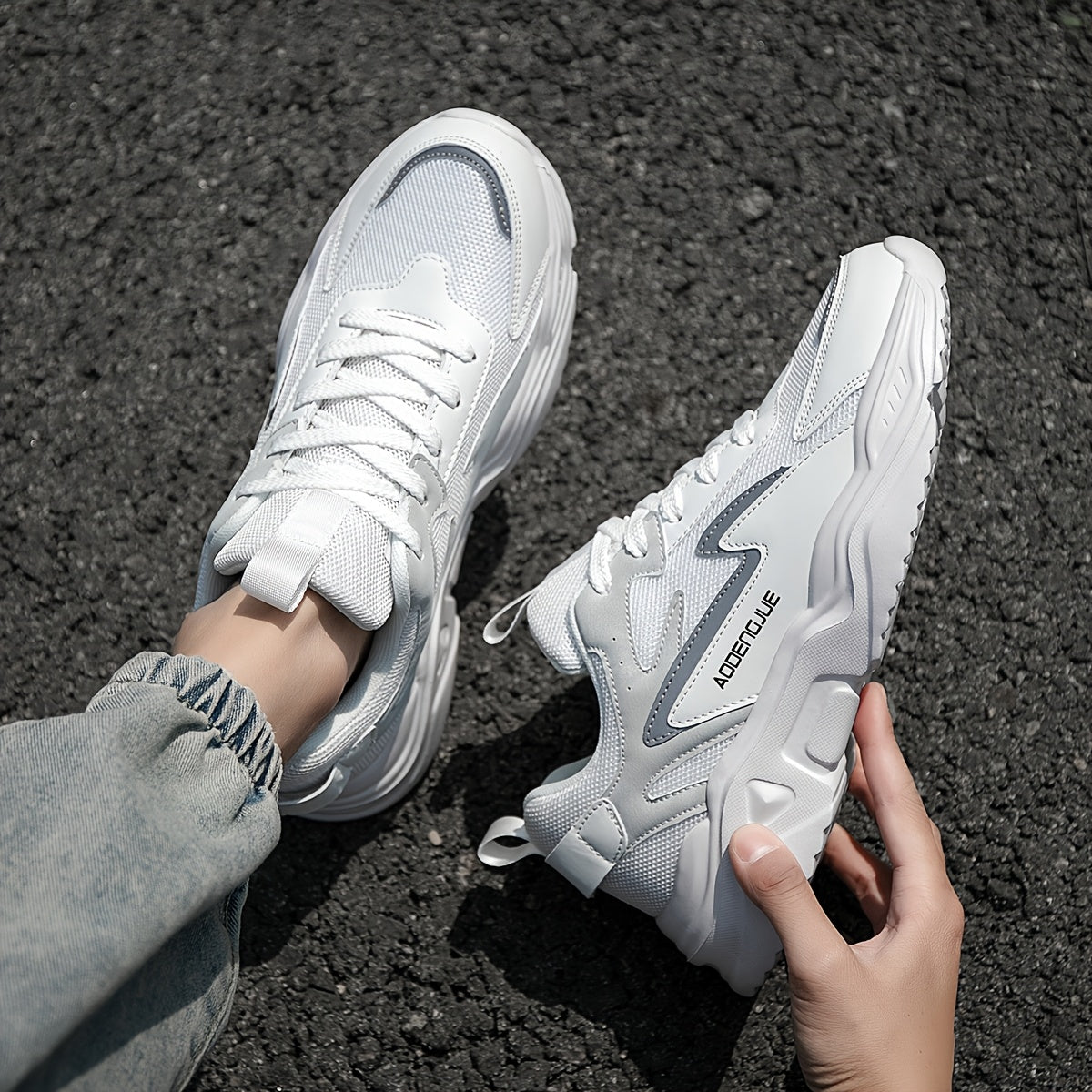 حذاء سنيكرز رجالي خفيف الوزن بتصميم كاجوال