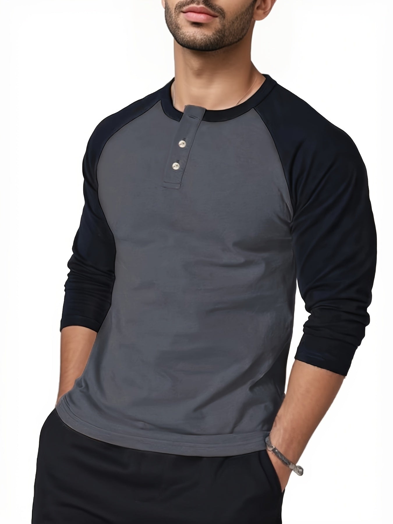تي شيرت رجالي بأكمام طويلة ورقبة دائرية بقصة ضيقة مع نصف زر