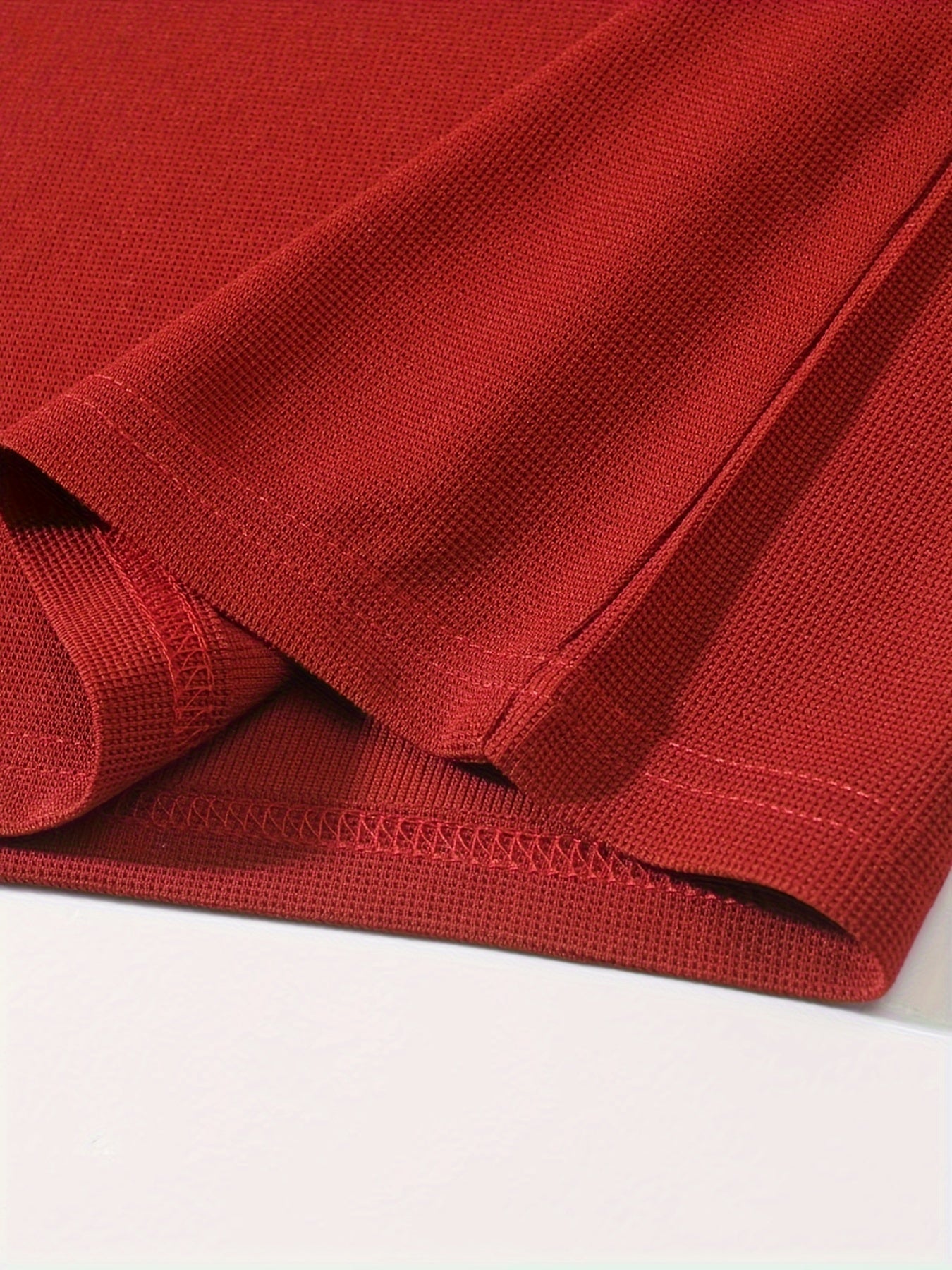 تي شيرت رجالي بأكمام طويلة ورقبة دائرية بقصة ضيقة مع نصف زر