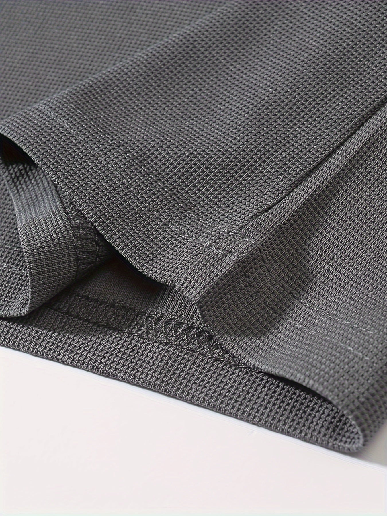 تي شيرت رجالي بأكمام طويلة ورقبة دائرية بقصة ضيقة مع نصف زر