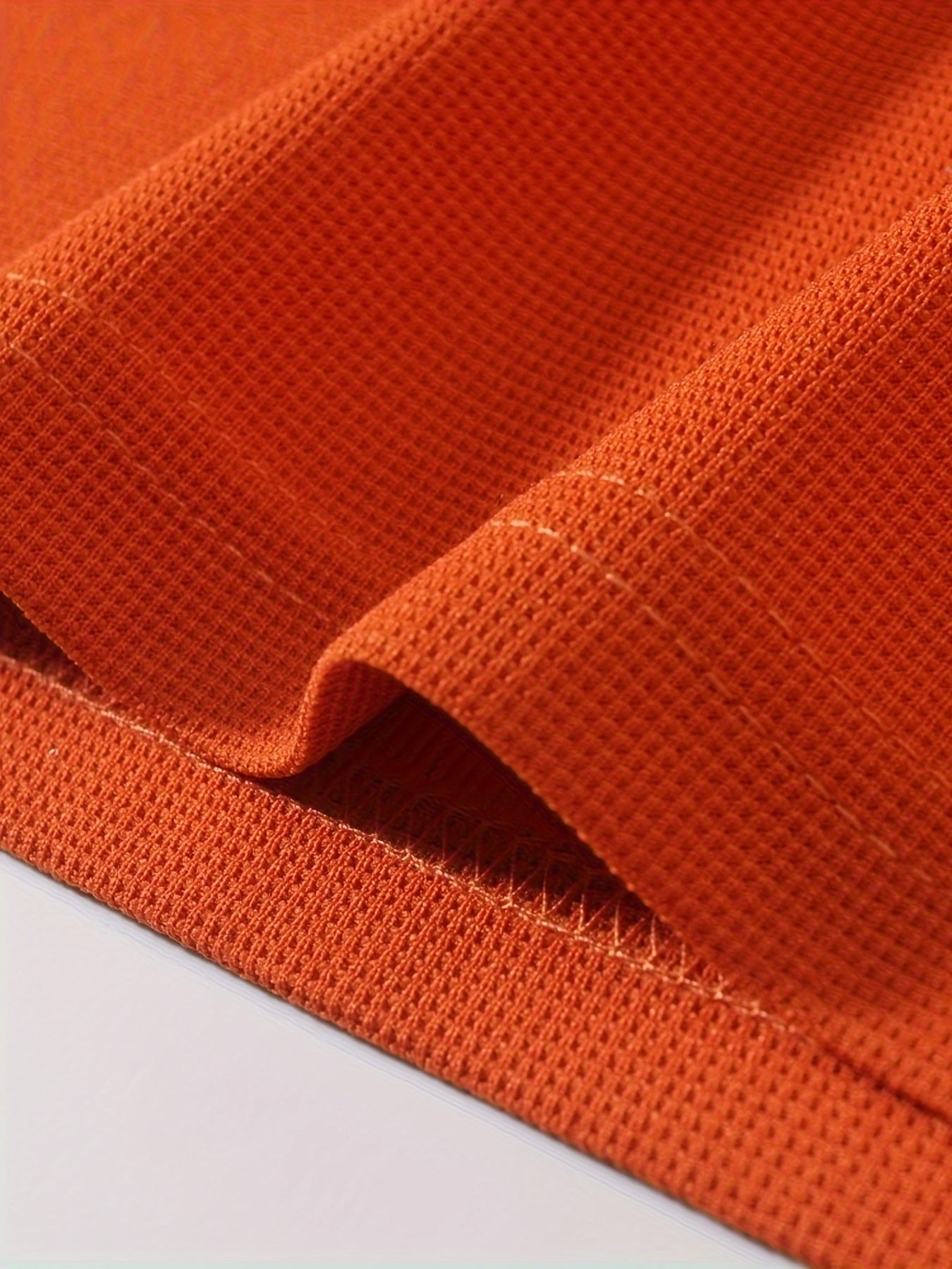 تي شيرت رجالي بأكمام طويلة ورقبة دائرية بقصة ضيقة مع نصف زر