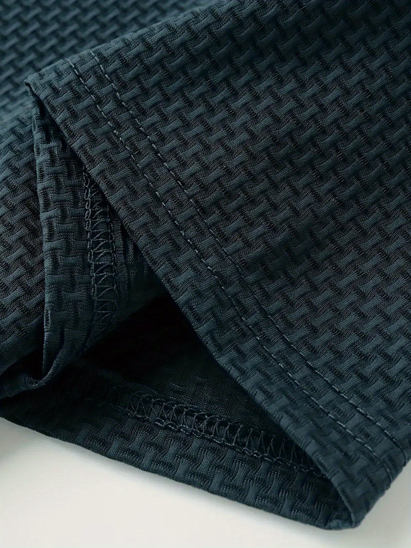 تيشيرت رجالي مريح من الشرق الأوسط