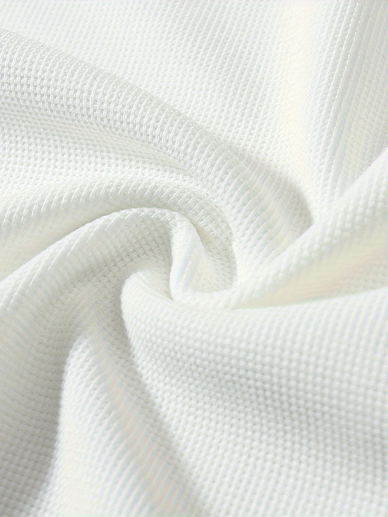 تي شيرت رجالي بأكمام طويلة ورقبة دائرية بقصة ضيقة مع نصف زر